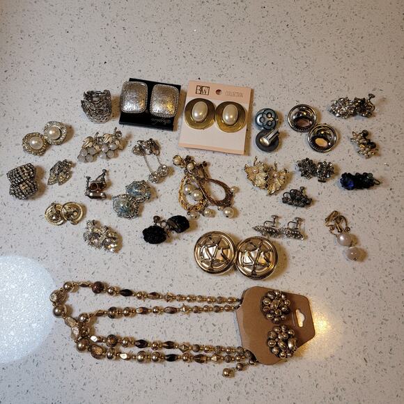 Vintage Costume Clip On Earrings Lot 26 Pairs 1 Necklace - Picture 1 of 7